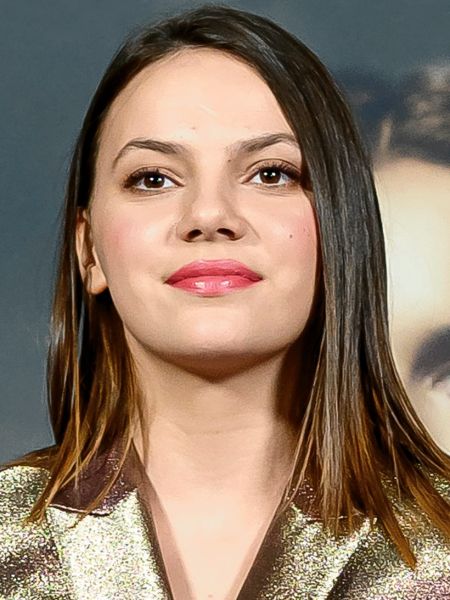 Dafne Keen holds a net worth of $0.5 million.